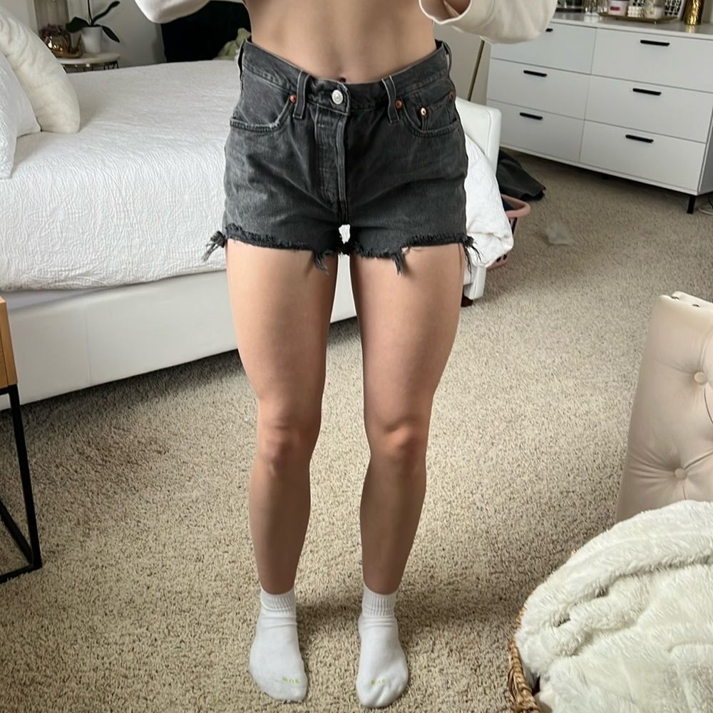 Levi's 501 Shorts - Picture 1 of 4